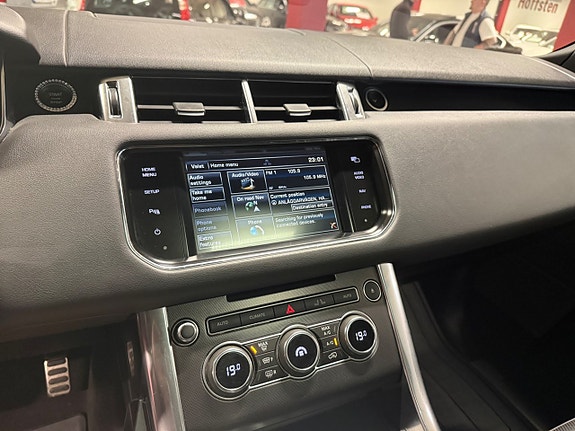 Land Rover Range Rover Sport 23 of 29
