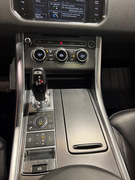 Land Rover Range Rover Sport 26 of 29