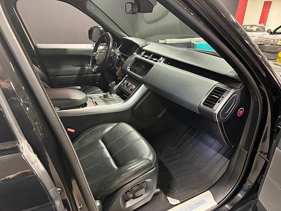 Land Rover Range Rover Sport 17 of 29