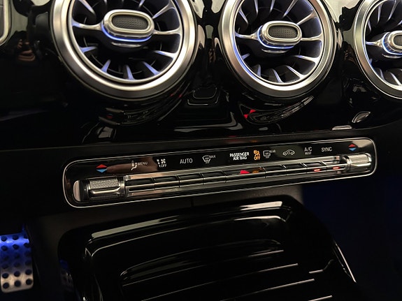Mercedes-Benz CLA45 27 of 30