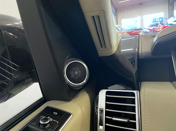 Land Rover Range Rover 22 of 27