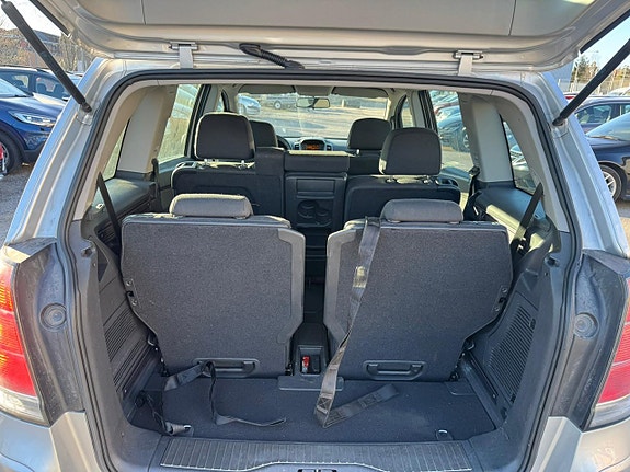 Opel Zafira 7 of 9