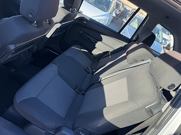 Opel Zafira 8 of 9