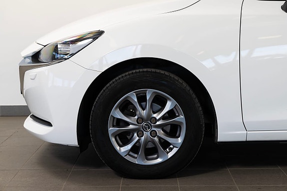Mazda 2 4 of 10