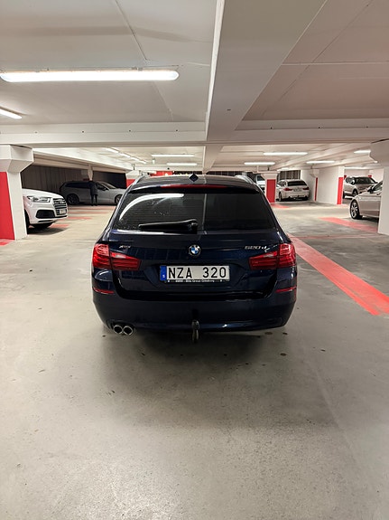 BMW 520d 3 of 5