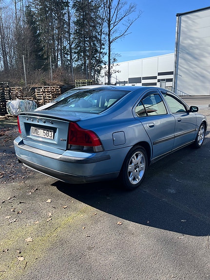Volvo S60 3 of 5