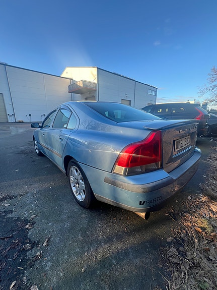 Volvo S60 4 of 5