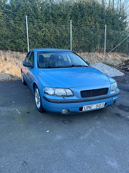 Volvo S60 2 of 5