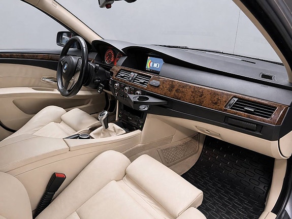 BMW 523i 15 of 17