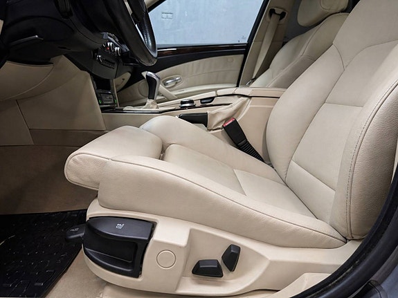 BMW 523i 10 of 17