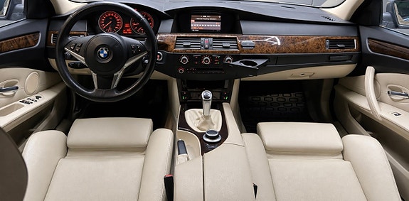 BMW 523i 11 of 17