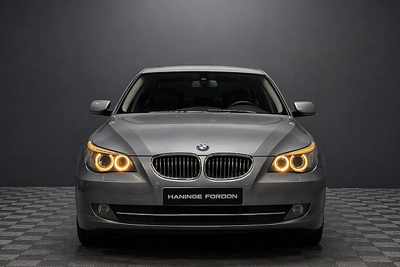 BMW 523i 2 of 5