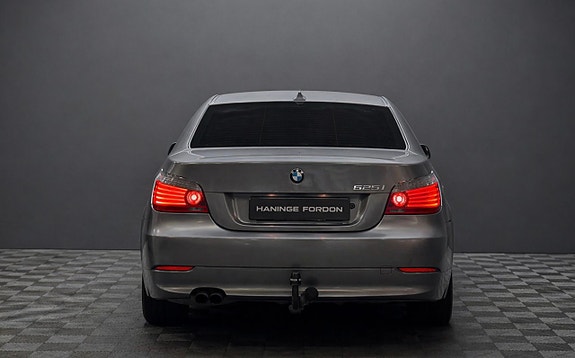 BMW 523i 6 of 17