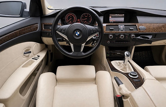 BMW 523i 13 of 17