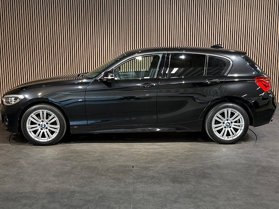 BMW 118d 2 of 5