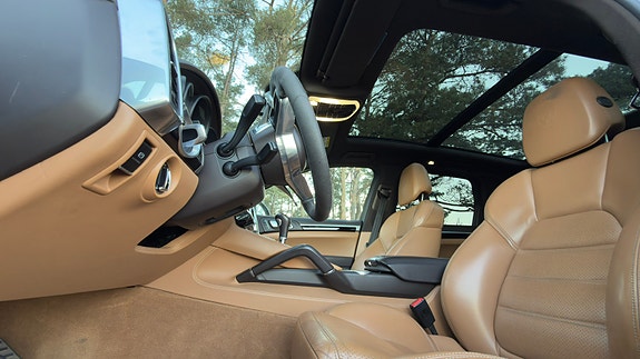 Porsche Cayenne S 8 of 14