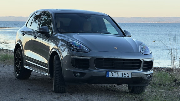 Porsche Cayenne S 3 of 5