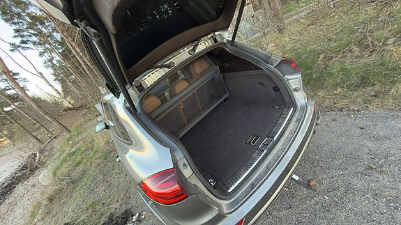 Porsche Cayenne S 10 of 14