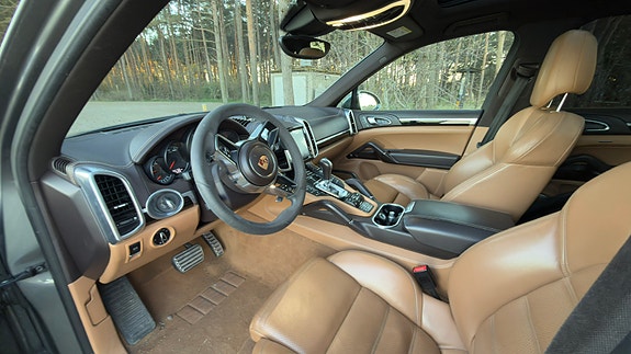 Porsche Cayenne S 7 of 14