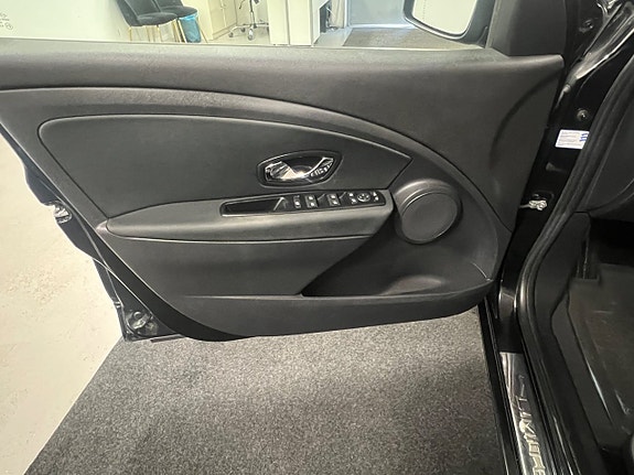 Renault Megane 12 of 15