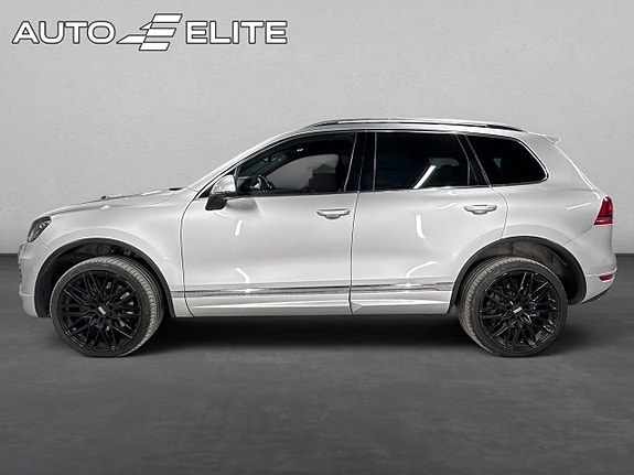 Volkswagen Touareg 2 of 5