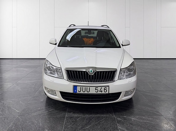 Skoda Octavia 2 of 5