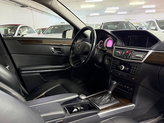 Mercedes-Benz E220 12 of 13