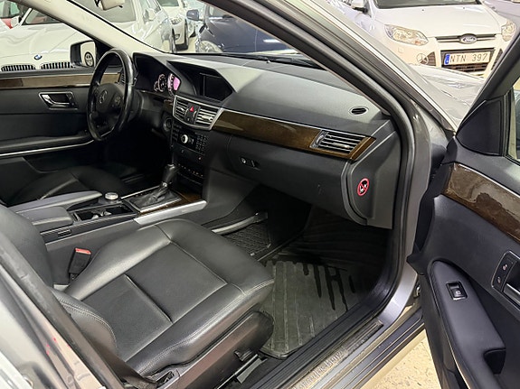 Mercedes-Benz E220 10 of 13