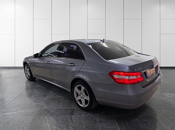Mercedes-Benz E220 8 of 13