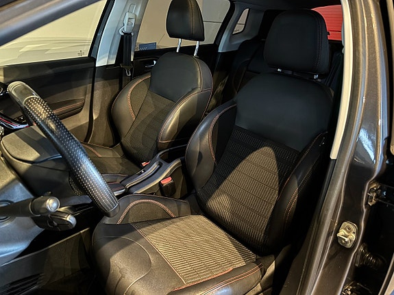 Peugeot 2008 4 of 5