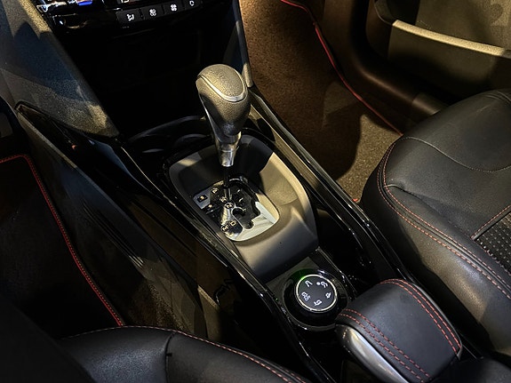 Peugeot 2008 8 of 18