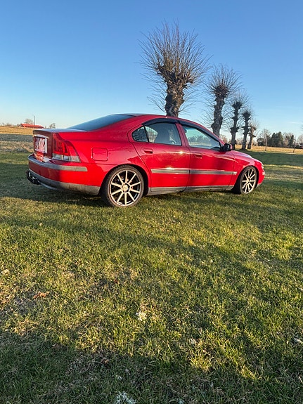 Volvo S60 2 of 3
