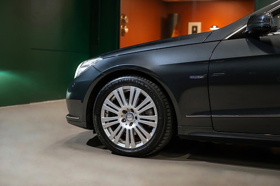 Mercedes-Benz E250 7 of 26
