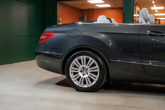 Mercedes-Benz E250 8 of 26