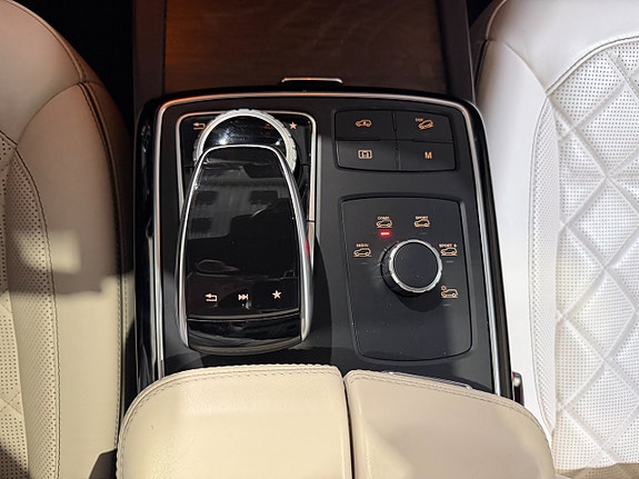 Mercedes-Benz GLE43 24 of 27