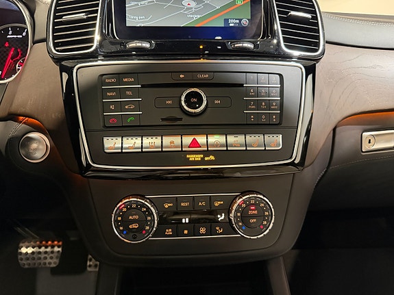 Mercedes-Benz GLE43 25 of 27