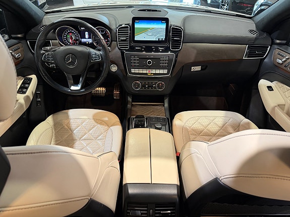 Mercedes-Benz GLE43 10 of 27