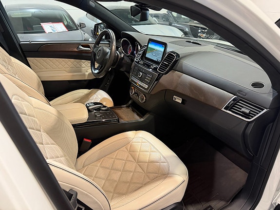 Mercedes-Benz GLE43 27 of 27