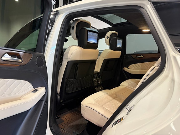 Mercedes-Benz GLE43 12 of 27