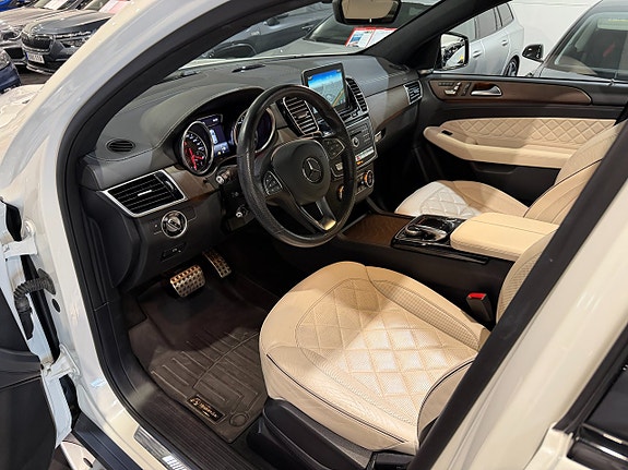 Mercedes-Benz GLE43 11 of 27