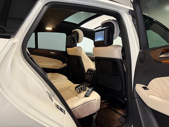Mercedes-Benz GLE43 16 of 27