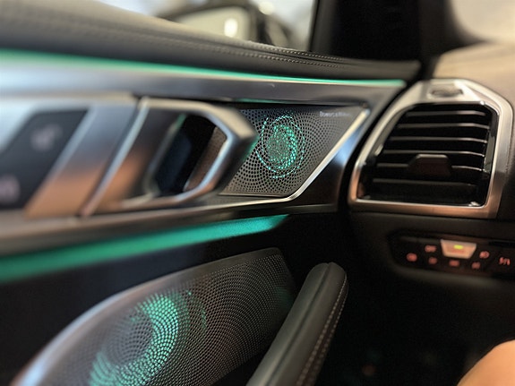 BMW M850i 4 of 5
