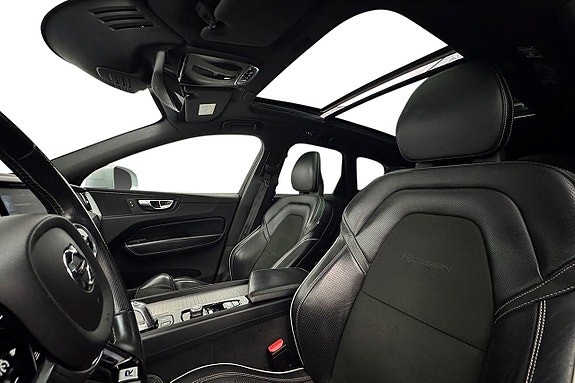 Volvo XC60 13 of 30