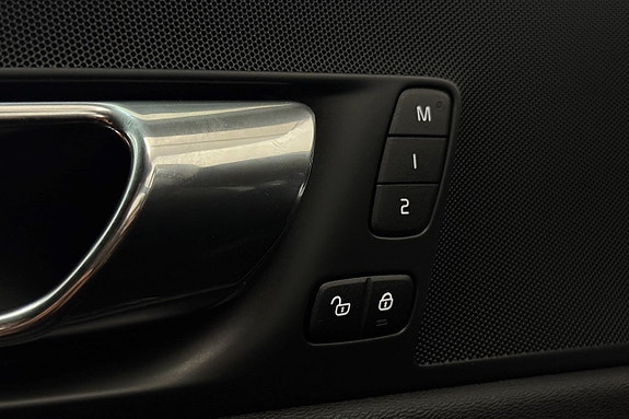 Volvo XC60 15 of 30