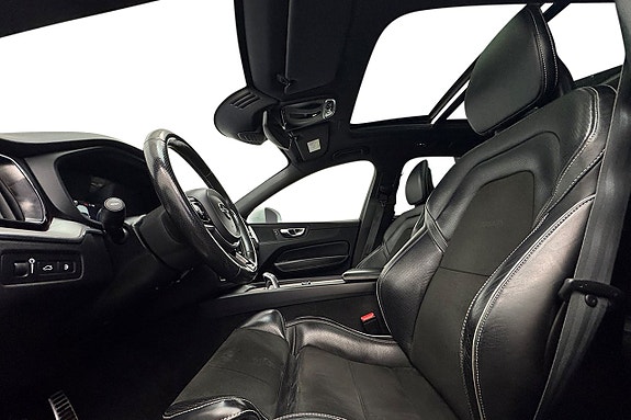 Volvo XC60 11 of 30