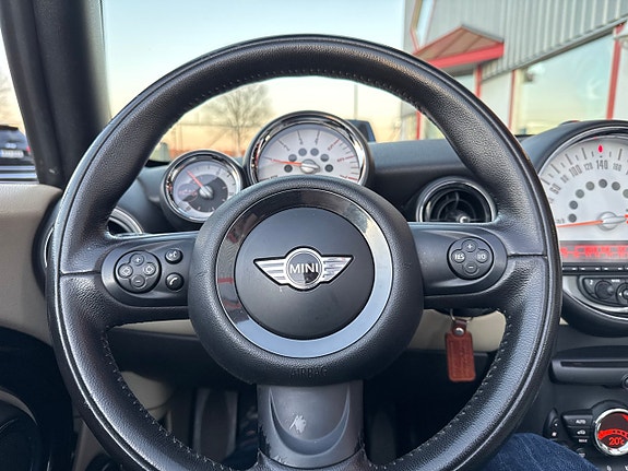 MINI Cooper 22 of 25