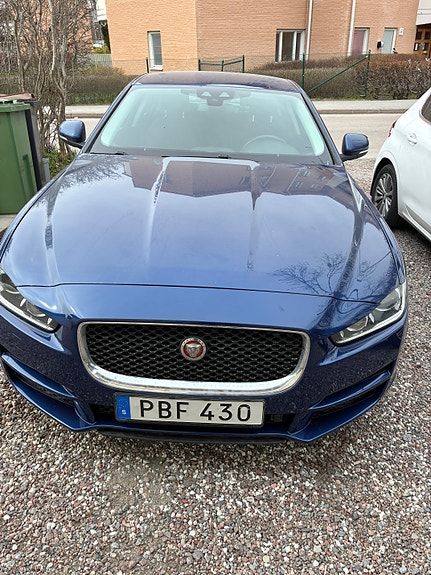 Jaguar XE 3 of 10
