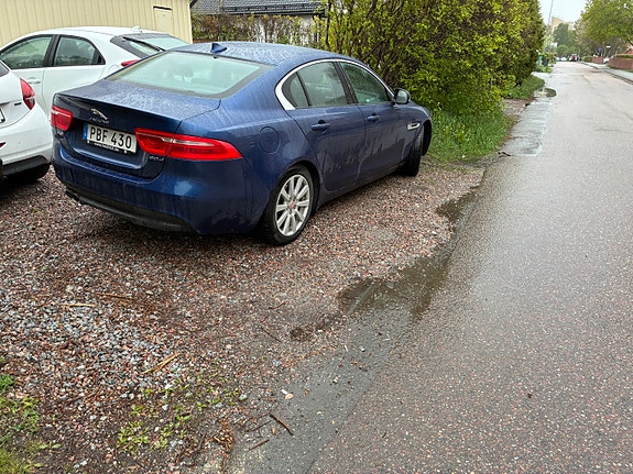 Jaguar XE 7 of 10