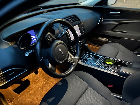 Jaguar XE 6 of 10
