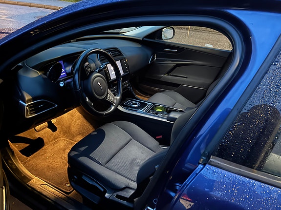 Jaguar XE 5 of 10